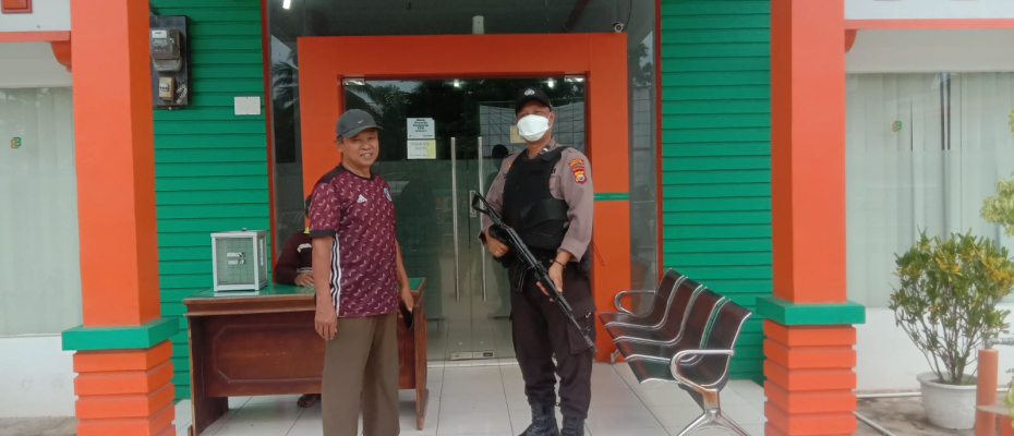 Personel Polsek Ketahun Lakukan Pengamanan Bank BPD