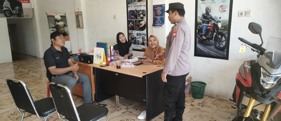 Ngobrol Bersama Warga, Anggota Polsek Ketahun Sampaikan Imbauan Kamtibmas