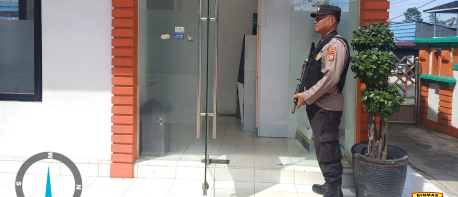 Bentuk Pelayanan Anggota Polri, Personil Polsek Ketahun Melaksanakan Pengamanan Objek Vital di Bank Bengkulu