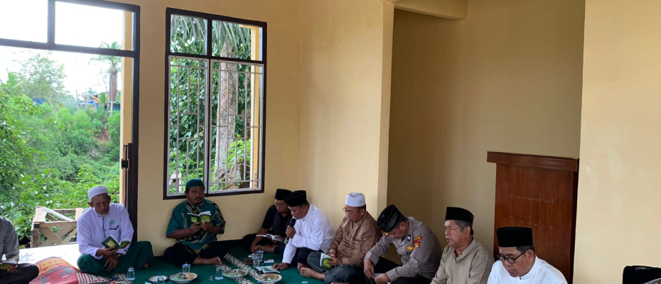 Kapolsek Batik Nau Beserta Anggotanya Undang Ustad Sumarwansyah Dalam Kegiatan Doa Bersama