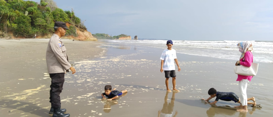 Antisipasi Gangguan Kamtibmas, Polsek Ketahun Giat Pengamanan Objek Wisata Pantai