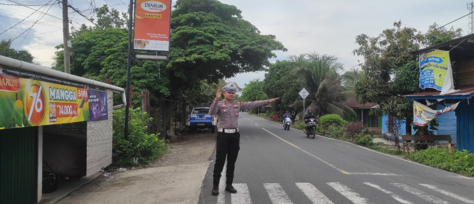 Bentuk Pelayanan di Pagi Hari, Polsek Ketahun Gatur Lalin Pagi