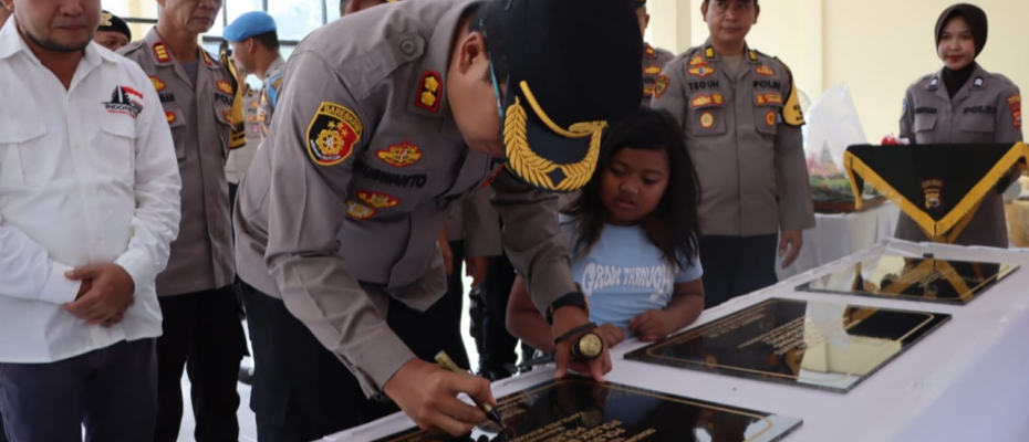 Kapolres Mukomuko Resmikan Gedung Pelayanan Terpadu Sarja Arya Racana dan Dua Polsubsektor