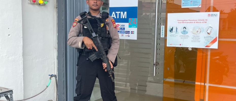 Berikan Rasa Aman, Anggota Sabhara Polsek Ketahun Lakukan Objek Pengamanan Bank BNI
