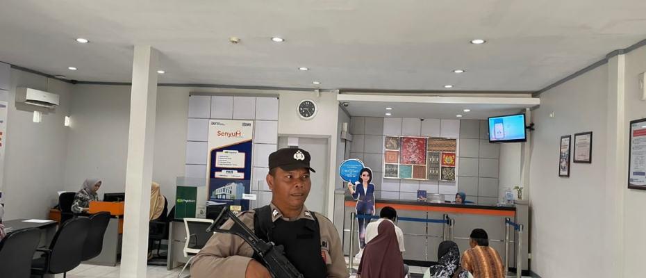 Personel Polsek Ketahun Kontrol Bank BRI, Berikan Rasa Aman dan Kondusif