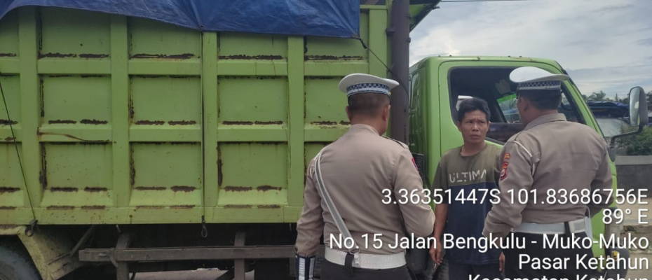 Polsek Ketahun Beri Imbauan Pada Truk Batu Bara Dilarang Lewat Jalur Urai - Bintunan