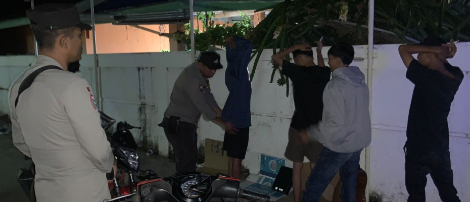 Patroli KRYD, Polsek Kaur Utara Sambangi dan Periksa Pemuda yang Sedang Nongkrong