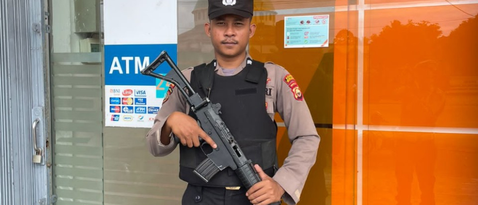 Jamin Keamanan dan Kelancaran Bertransaksi, Anggota Sat Samapta Laksanakan Pengamanan Obvit di Bank BNI