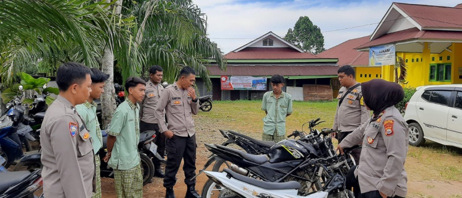 Polsek Kerkap Lakukan Razia Zero Knalpot Brong di Sekolahan dengan Sasaran Kendaraan Para Pelajar