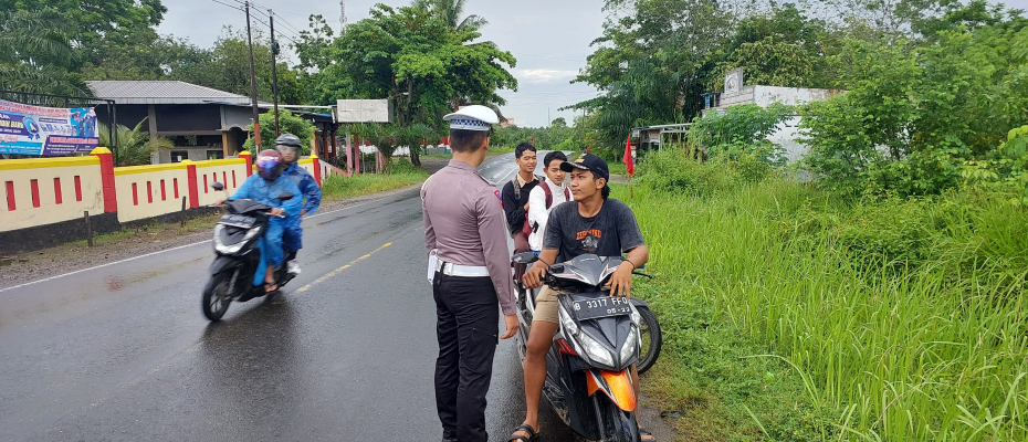 MTC Polsek Ketahun Memberikan Pelayanan Lalu Lintas Kepada Masyarakat