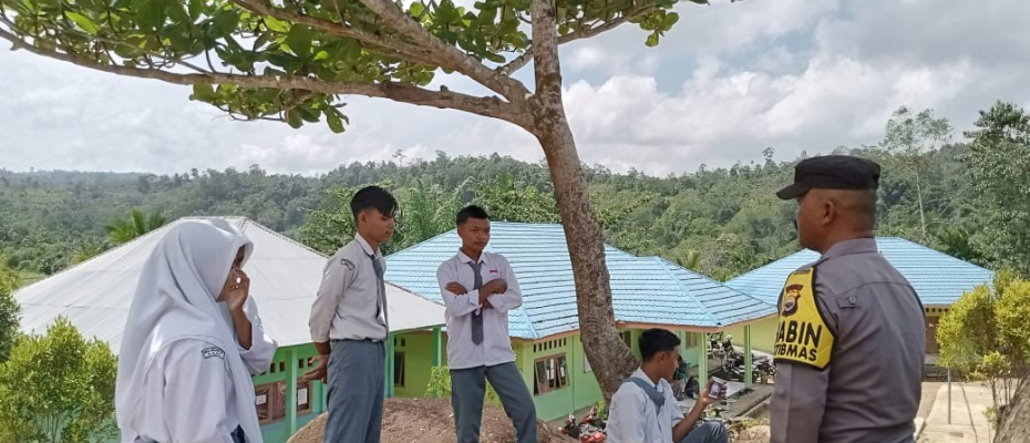 Sambangi SMAN 08 Kaur, Personel Polsek Muara Sahung Sosialisasi Bahaya Narkoba
