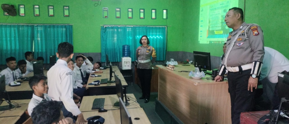 Polantas Peduli Generasi Bangsa, Satlantas Polres Bengkulu Utara Edukasi Pelajar MTsN 1 BU 