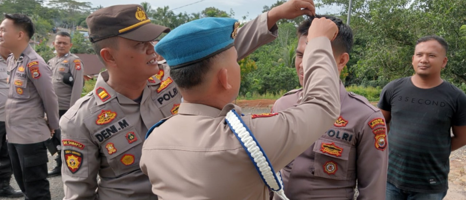 Kapolsek Batik Nau Cek Kerapian dan Sikap Tampang Anggota