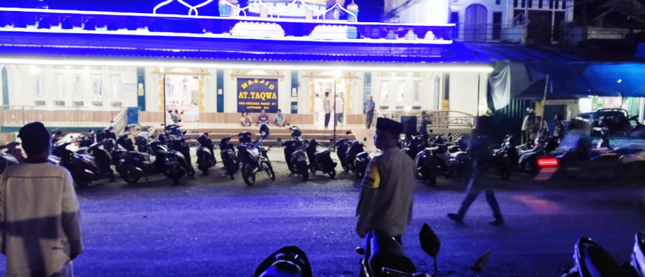 Anggota Polsek Ketahun Lakukan Pengamanan Kegiatan Isra Miraj yang Digelar Warga di Masjid Ataqwa