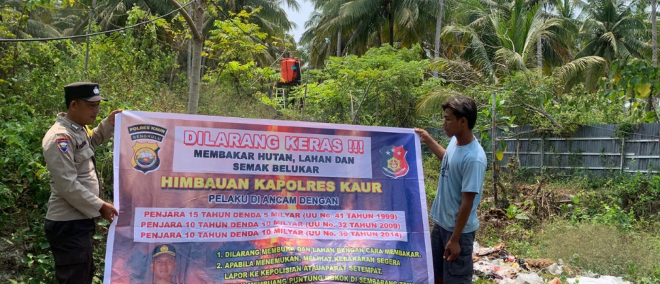 Bhabinkamtibmas Polsek Nasal Melaksanakan Sosialisasi Larangan Pembakaran Hutan dan Lahan di Desa Pengubaian