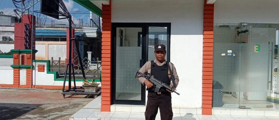 Patroli Objek Vital, Polri Berikan Pelayanan pada Masyarakat Saat Bertransaksi