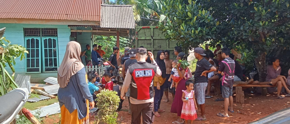 Dump Truk Tabrak Rumah Warga, Polsek Batik Nau Datangi TKP