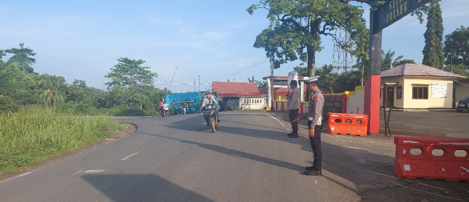 Polsek Ketahun Morning Traffic Control Berikan Pelayanan Pada Masyarkat