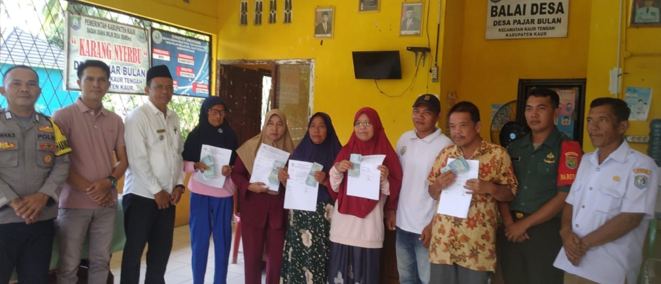 Hadiri Penyaluran BLT DD di Desa Binaan, Bhbainkamtibmas Pesankan Ini 