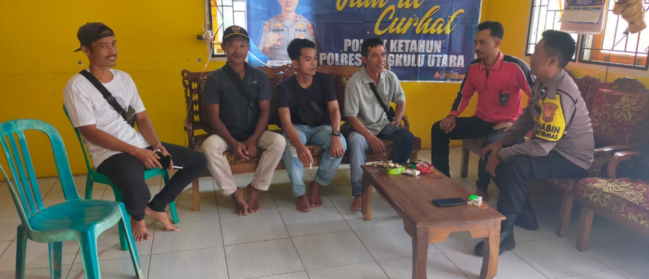 Laksanakan Jumat Curhat Polsek Ketahun Di Gelar Di Desa Bukit Makmur