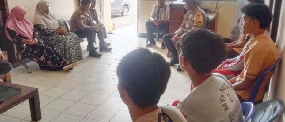 Polisi Sosialisasi dan Beri Imbauan Kepada Siswa Siswa Pukul Sarung