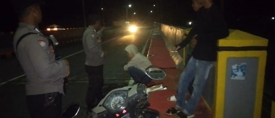 Pantau Situasi Kamtibmas, Piket Yanmas Polsek Kaur Tengah Patroli Dialogis Sampaikan Imbauan 