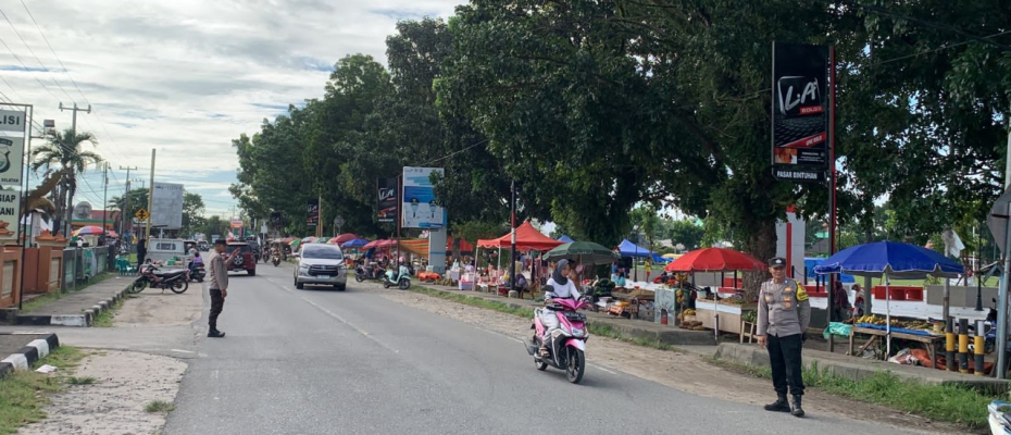 Piket Yanmas Regu I Polres Kaur, Laksanakan Pengamanan dan Turlalin di Lokasi Pasar Kaget Lapangan Merdeka