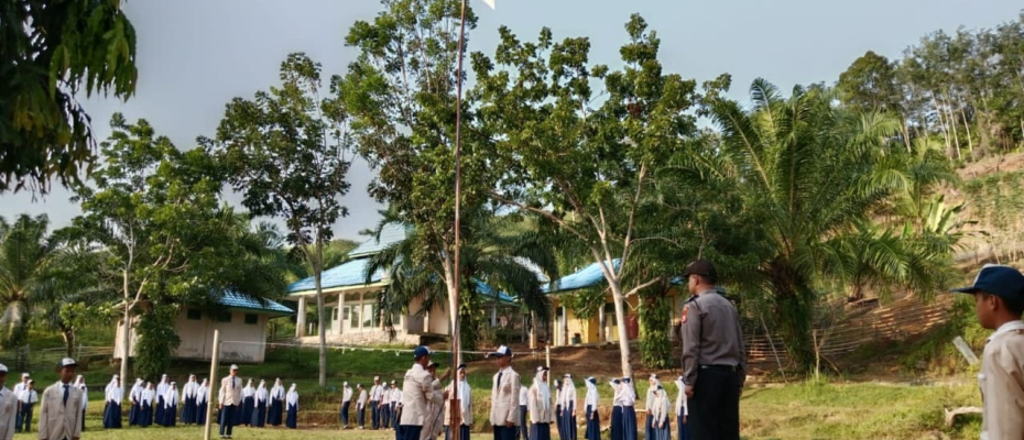 Anggota Polsek Kaur Utara Melaksanakan Police Go To School di SMPN 29 Kaur