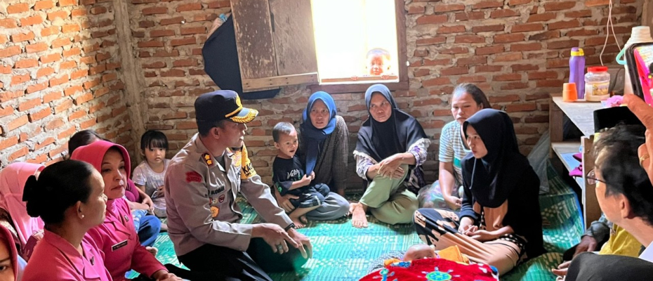 Polres Kaur Bersama Pemda Kaur, Berikan Bansos Pada Anak Yang Sakit Hidrosefalus