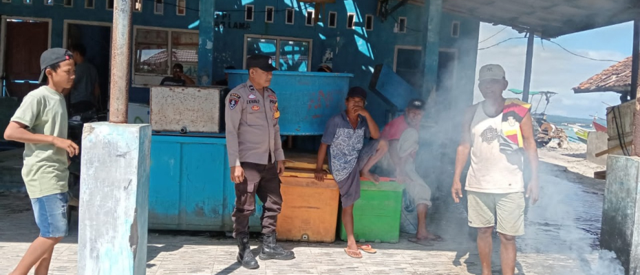 Patroli KRYD, Personel Polsek Kaur Selatan Sambangi TPI dan Pemukiman Penduduk