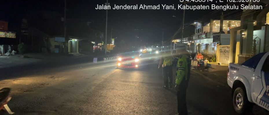 Sat Lantas Polres BS, Patroli Blue Light, Beri Kenyamanan Ibadah Shalat Tarawih  