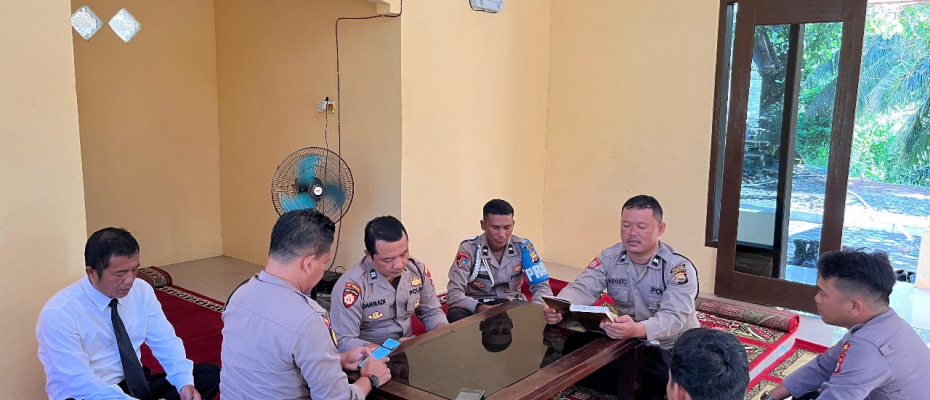 Isi Waktu Senggang di Bulan Ramadhan, Personel Polsek Putri Hijau Gelar Tadarusan 