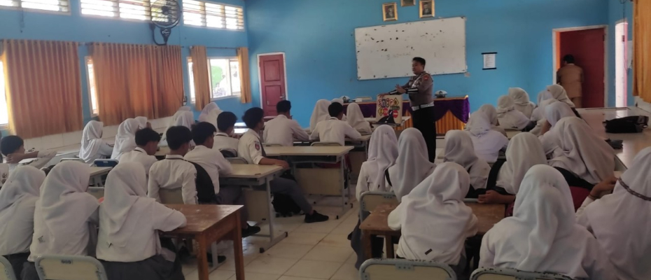 Sat Lantas Polres Kaur, Berikan Penyuluhan dan Bimbingan Terkait Tata Tertib Berlalu Lintas di SMAN 01 