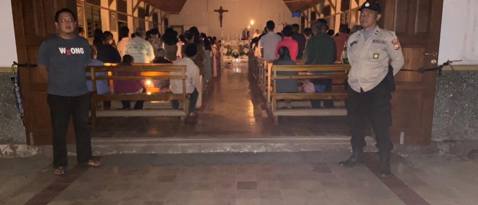 Ibadah di Gereja Fransiskus Asisi Dilakukan Pengamanan Polsek Sindang Kelingi 