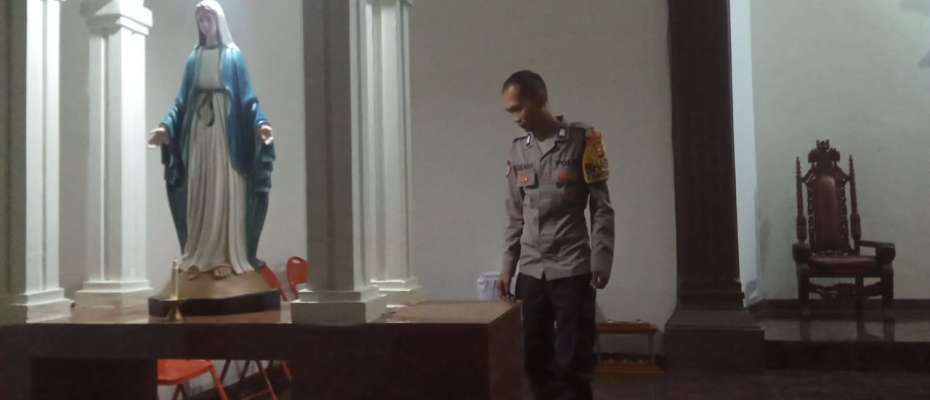 Personel Polres Lebong Laksanakan Pengamanan di Gereja ST Matius