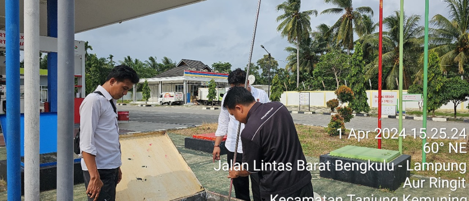 Jelang Idulfitri, Personel Polres Kaur Cek SPBU Untuk Cegah Kecurangan