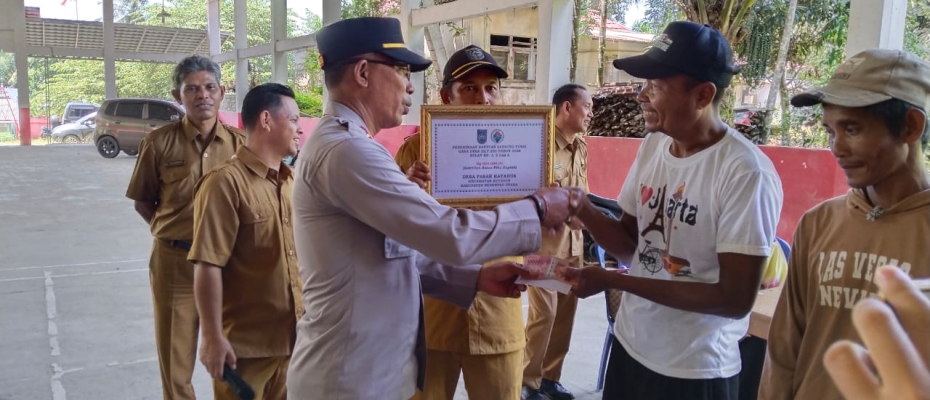 Waka Polsek Ketahun Hadiri Dan Monitoring Langsung Penyaluran BLT DD