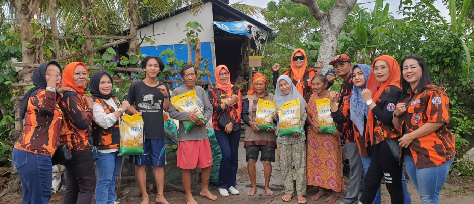 Ramadan Berkah, Pemuda Pancasila  Berbagi Ratusan Karung Beras ke Warga Kurang Mampu di Kota Bengkulu