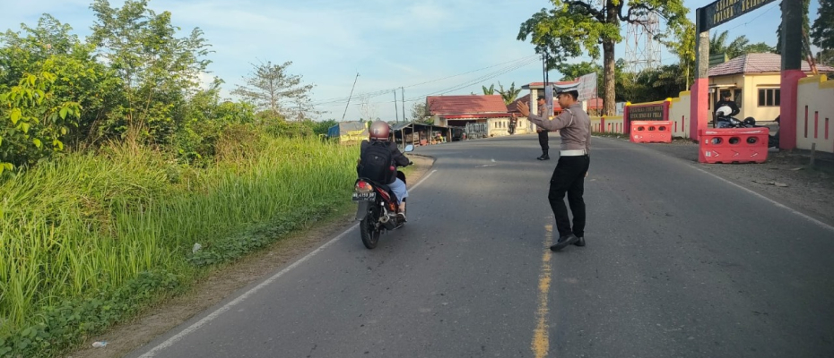 Polsek Ketahun Laksanakan Morning Traffic Control Pelayanan Lalu Lintas Kepada Masyarakat