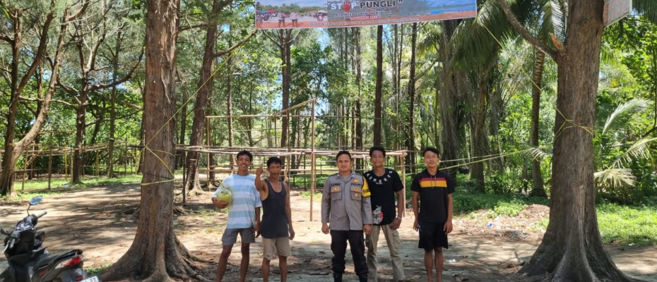 Polsek Sukaraja Laksanakan Pemasangan Spanduk Imbauan dan Saber Pungli di Temapat Wisata Wilkum Polsek Sukaraja