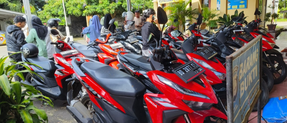 Polsek Kampung Melayu Layani Penitipan Sepeda Motor Saat Mudik