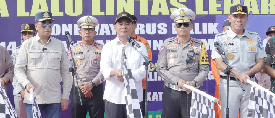 Turut Serta Lepas Arus Balik One Way, Rivan A. Purwantono Imbau Pemudik Kooperatif Ikuti Arahan Petugas 