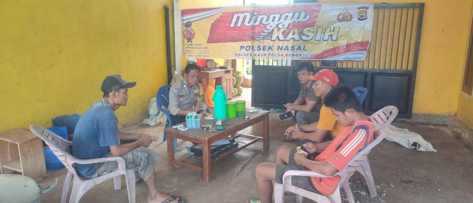 Polsek Nasal Sampaikan Pesan-Pesan Kamtibmas Lewat Minggu Kasih di Desa Ulak Pandan 