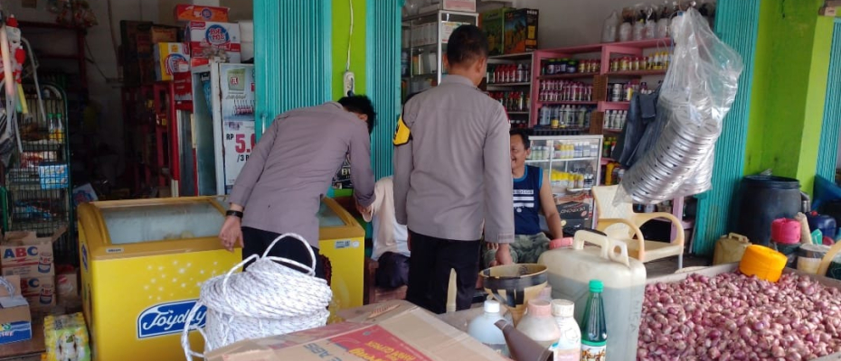 Personel Polsek Nasal Cek Ketersediaan Bahan Pokok di Seputaran Wilkum 