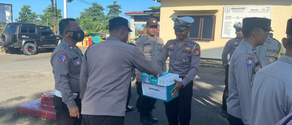 Berbagi Itu Indah, Polsek Ketahun Gelar Sedekah Bersama