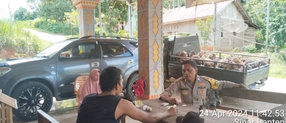 Bhabinkamtibmas Polsek Nasal Sambang dan Silaturahmi Kamtibmas Kepada Warga Desa Sinar Banten 