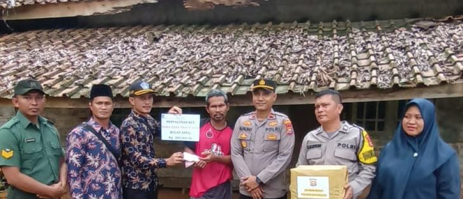 Kapolsek Giri Mulya Laksanakan kegiatan Pembagian BLT DD dan Pembagian Baksos Polsek Giri Mulya di Desa Suka Makmur