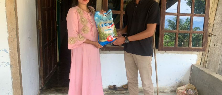 Selasa Berbagi, Polsek Kaur Utara Salurkan Bantuan Sembako Kepada Warga Yang Kurang Mampu di Desa Ulak Agung 
