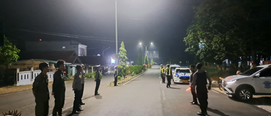Personel Polres Lebong Pantau Hauling Batu Bara