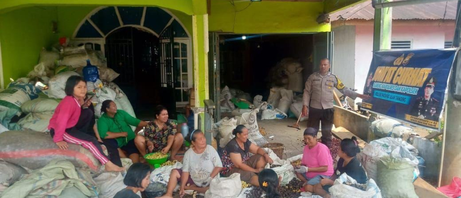 Laksanakan Jumat Curhat Polsek Padang Ulak Tanding, Dengarkan Aspirasi dan Sampaikan Pesan Kamtibmas kepada Masyarakat